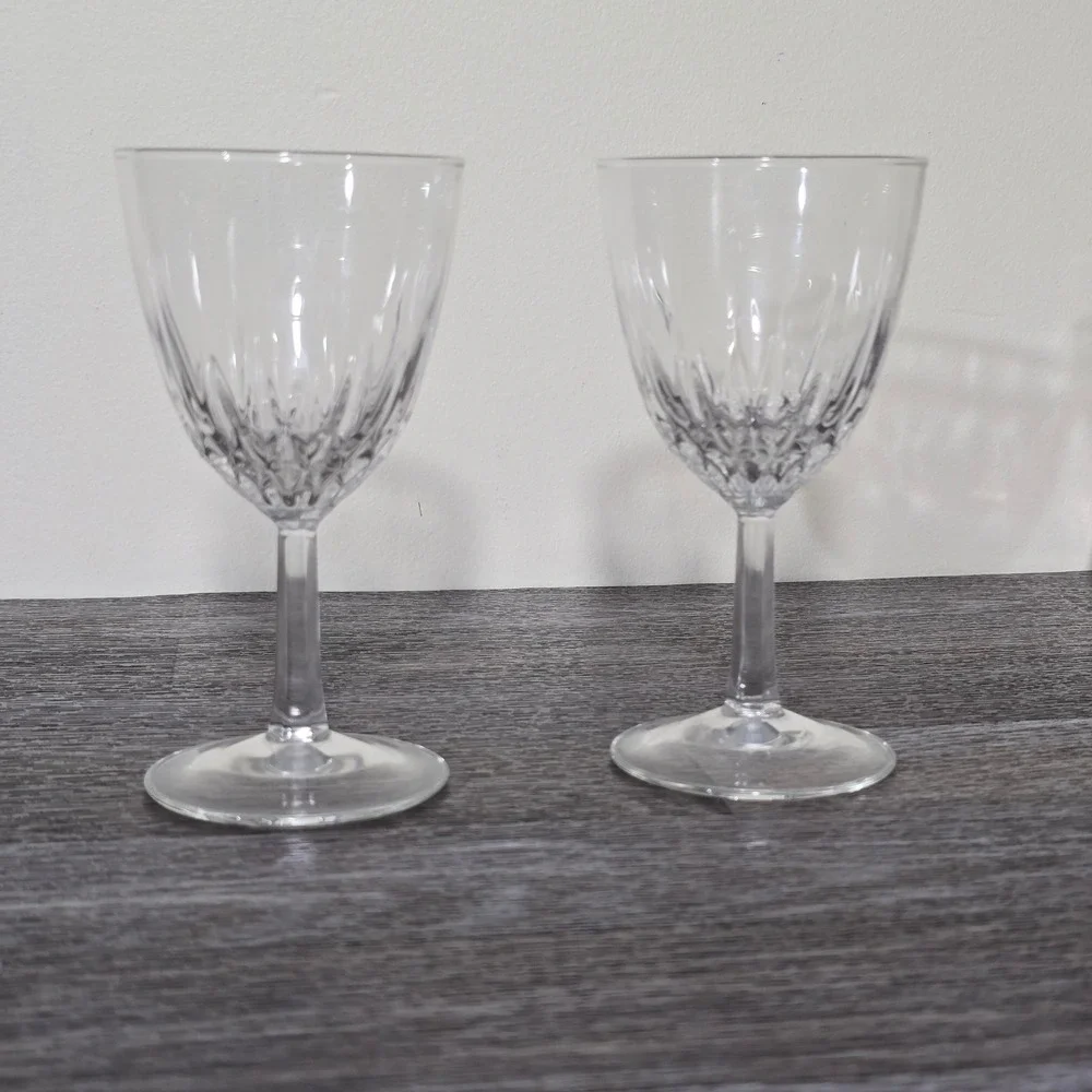 Set of 2 Clear Crystal Cut Wine Glasses‎ Stemware Vintage Elegant Design